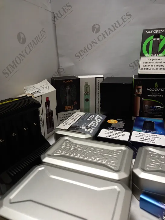 LOT OF APPROX 28 E-CIGARETTE PRODUCTS TO INCLUDE INTELLICHARGER I8 , VAPORESSO XROS 3 MINI , VOOPOO DRAG X , ETC