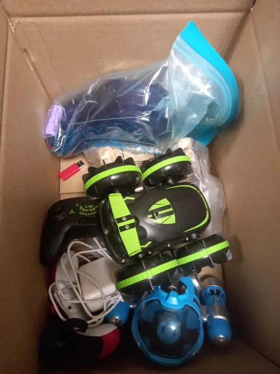 BOX OF APPROXIMATELY 5 ASSORTED ITEMS TO INCLUDE GAME CONTROLLER, WATER GUN, RC CAR ETC