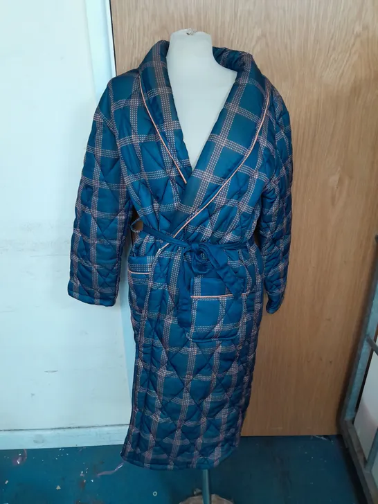 UNBRANDED PADDED DRESSING GOWN IN BLUE AND ORANGE PATTERN SIZE L