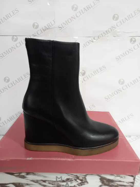 BOXED MODA IN PELLE AMBALINE BLACK LEATHER BOOTS - SIZE 6