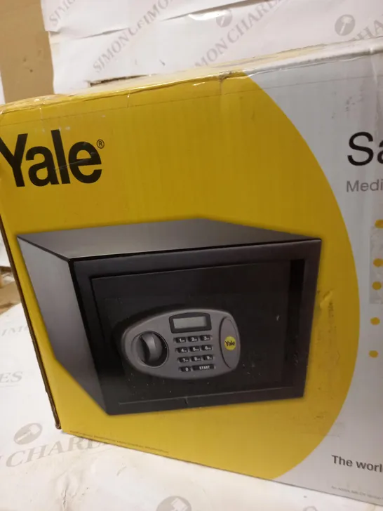 YALE MEDIUM SIZE SAFE GENERAL USE