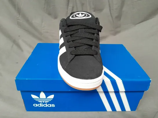 BOXED PAIR OF ADIDAS CAMPUS 00S J SHOES IN BLACK/WHITE UK SIZE 5