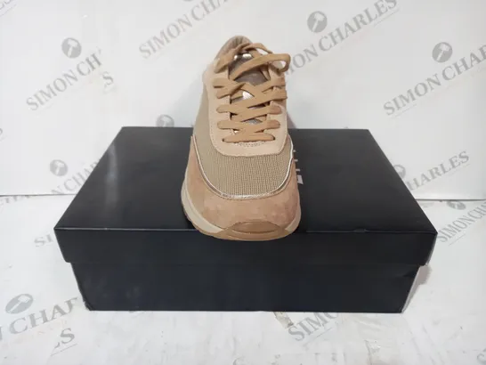 BOXED PAIR OF NATURALIZER PLATFORM TRAINERS IN TAN/BROWN - SIZE 8