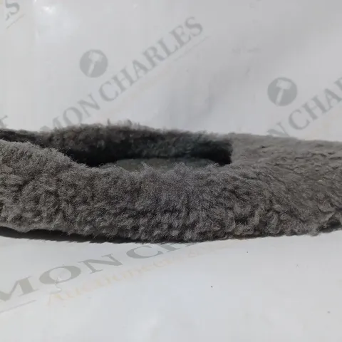 PAIR OF BOXED EMU AUSTRALIA "MIRA" SLIPPERS IN CHARCOAL, UK SIZE 6