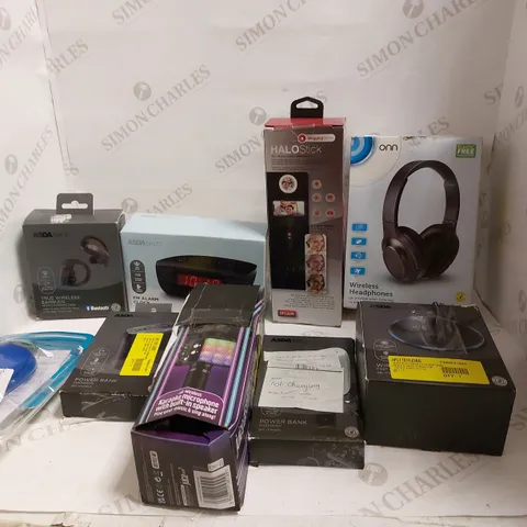 BOX OF ASSORTED ELECTRICAL ITEMS TO INCLUDE EARPHONES, POWER BANKS AND ALARM CLOCKS