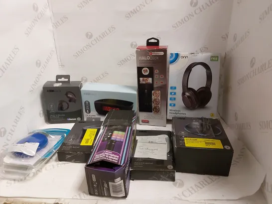 BOX OF ASSORTED ELECTRICAL ITEMS TO INCLUDE EARPHONES, POWER BANKS AND ALARM CLOCKS