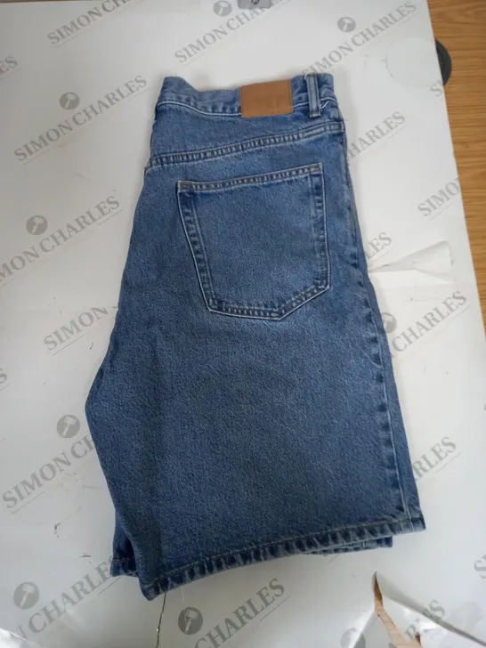 WEEKDAY DENIM SHORTS SIZE 32