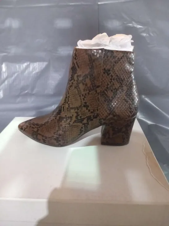 BOXED STEVE MADDEN BROWN SNAKE SYNTHETIC AKLE BOOTS SIZE 3