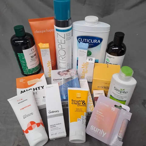 APPROXIMATELY 20 ASSORTED COSMETIC PRODUCTS TO INCLUDE SKIN+ME FIRMING VITAMIN C SERUM, CLINIQUE HAPPY BODY WASH, THE ORDINARY SALICYLIC ACID 2% SOLUTION ETC