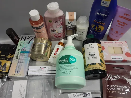 BOX OF APPROXIMATELY 15 COSMETIC ITEMS TO INCLUDE NIVEA BODY LOTION, GARNIER TONER, DERMOL LOTION 500. ETC