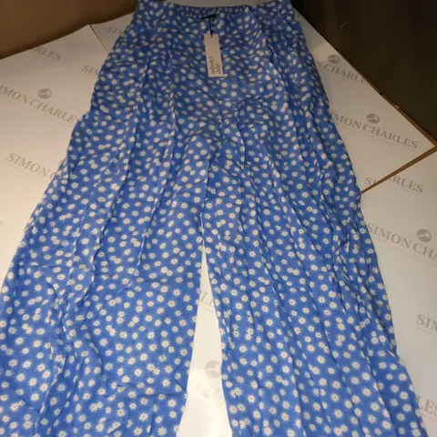 NOBODYS CHILD ZEENA TROUSERS IN FLORAL DESIGN - BLUE/WHITE