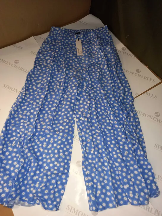 NOBODYS CHILD ZEENA TROUSERS IN FLORAL DESIGN - BLUE/WHITE