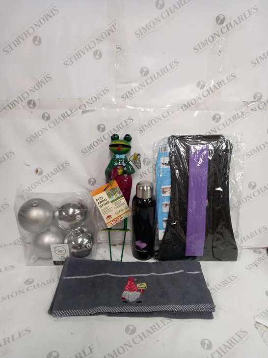 BOX OF APPROXIMATELY 15 ASSORTED ITEMS TO INCLUDE - FUN FROG STAKE - SCAN.COM BOTTLE - MERRY CHRISTMAS TOWEL ECT