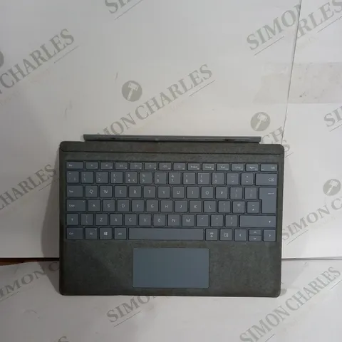 MICROSOFT SURFACE PRO SIGNATURE TYPE COVER