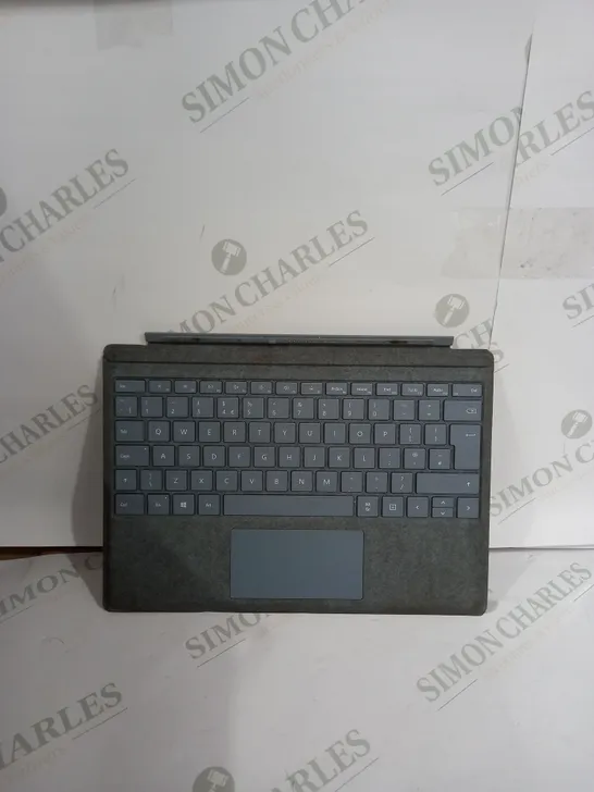 MICROSOFT SURFACE PRO SIGNATURE TYPE COVER