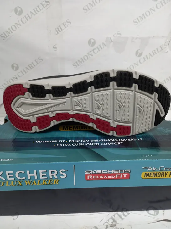 BOXED SKETCHERS D'LUX WALKER MEMORY FOAM IN BLACK - SIZE 11