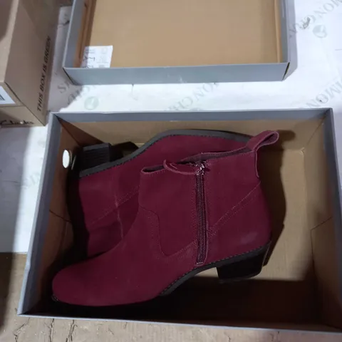 VIONIC VERA ANKLE BOOTS SIZE 6.5