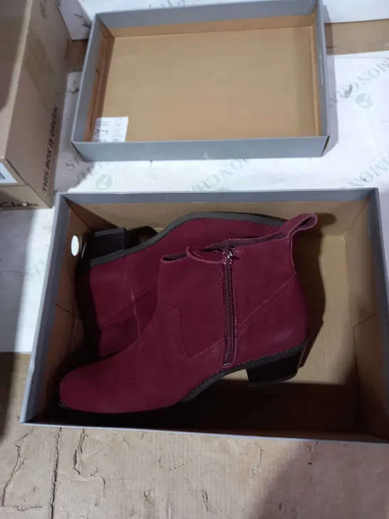 VIONIC VERA ANKLE BOOTS SIZE 6.5