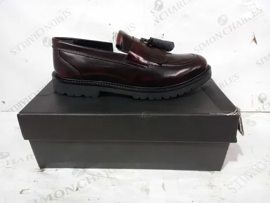 BOXED PAIR OF HUDSON ARIES LOAFERS IN BURGUNDY UK SIZE 9