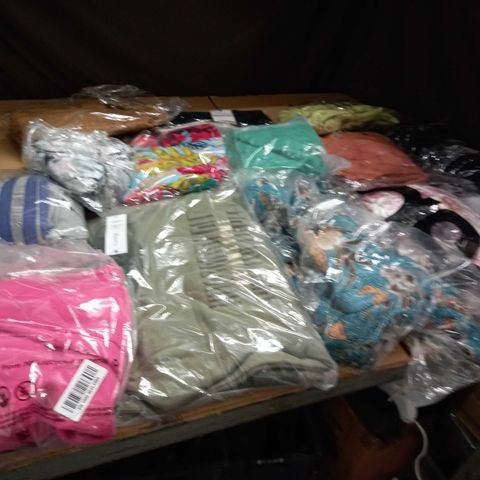 LARGE BOX OF APPROX. 50 ASSORTED BAGGED CLOTHING ITEMS TO INCLUDE: ASOS, MISSBELLA & H&M IN VARIOUS SIZES