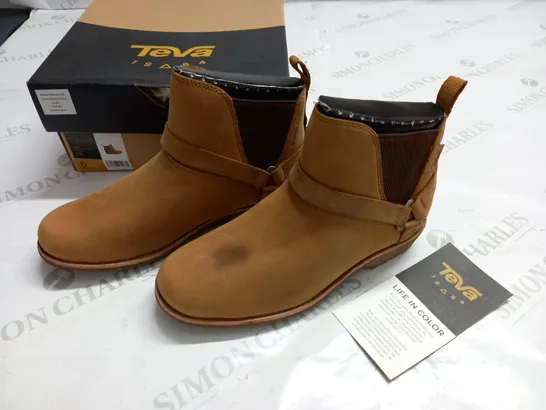 BOXED TEVA WOMENS CHELSEA BOOTS - 6