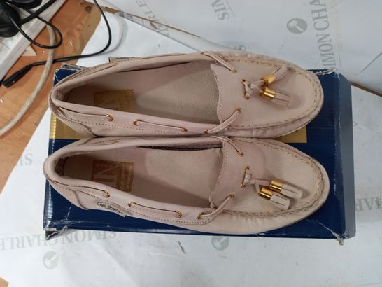 BOXED PAIR OF CARL SCARPA INSTEP ROXIE LOAFERS - BEIGE - SIZE 39