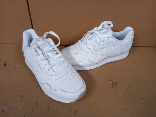 BOXED PAIR OF DESIGNER TRAINERS IN WHITE SIZE UK 4