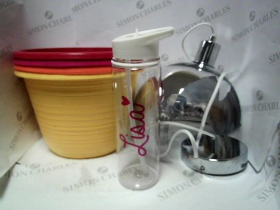 LOT OF 2 ASSORTED HOUSEHOLD ITEMS; PERSONALISED WATER BOTTLE, HAVEN GLASS PENDANT & BALLAGIO PLANTERS RRP £62
