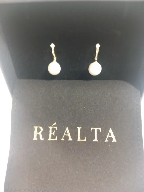 BOXED REALTA SET OF TWO EARRINGS