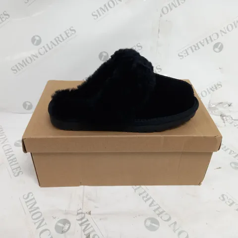 BONOVA SHEEPSKIN SLIPPERS SIZE 3