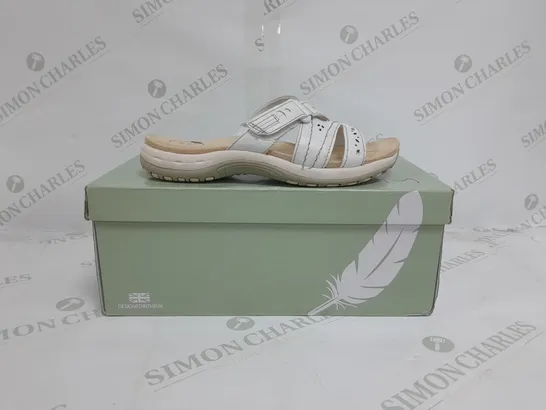 BOXED PAIR OF FREE SPIRIT ALBANY SLIDER SANDALS IN WHITE SIZE 4 