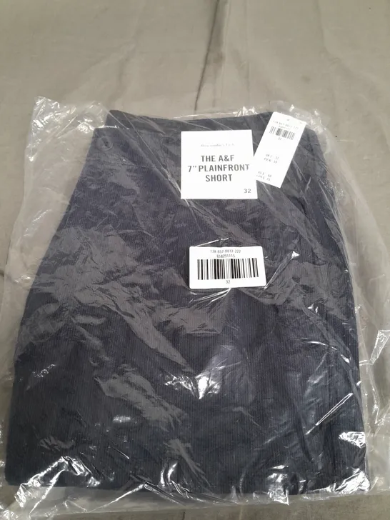 SEALED ABERCROMBIE & FITCH 7 PLAINFRONT SHORTS IN NAVY - SIZE 32