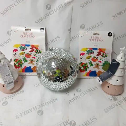 APPROXIMATELY 19 ASSORTED CHRISTMAS PRODUCTS TO INCLUDE; FESTIVE CRAFT PACK, DISCO BALL AND TREE LIGHTS