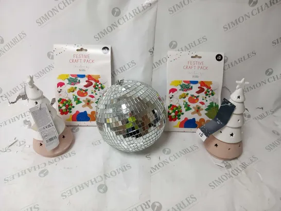 APPROXIMATELY 19 ASSORTED CHRISTMAS PRODUCTS TO INCLUDE; FESTIVE CRAFT PACK, DISCO BALL AND TREE LIGHTS