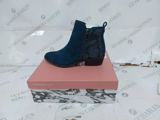 BOXED MODA IN PELLE TEAL KATREENA ANKLE BOOTS- SIZE 5 