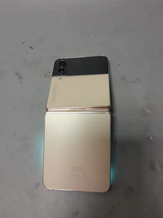 SAMSUNG GALAXY Z FLIP4 PINK GOLD 