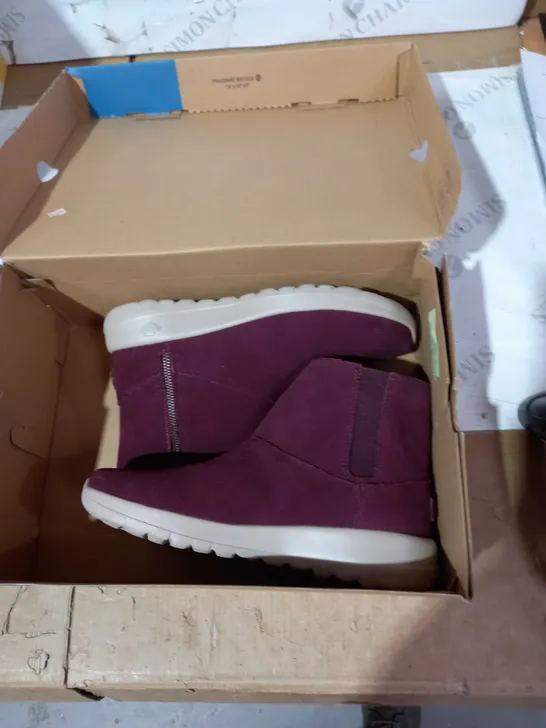 SKECHERS ZIP ANKLE BOOT BURGUNDY - SIZE 5