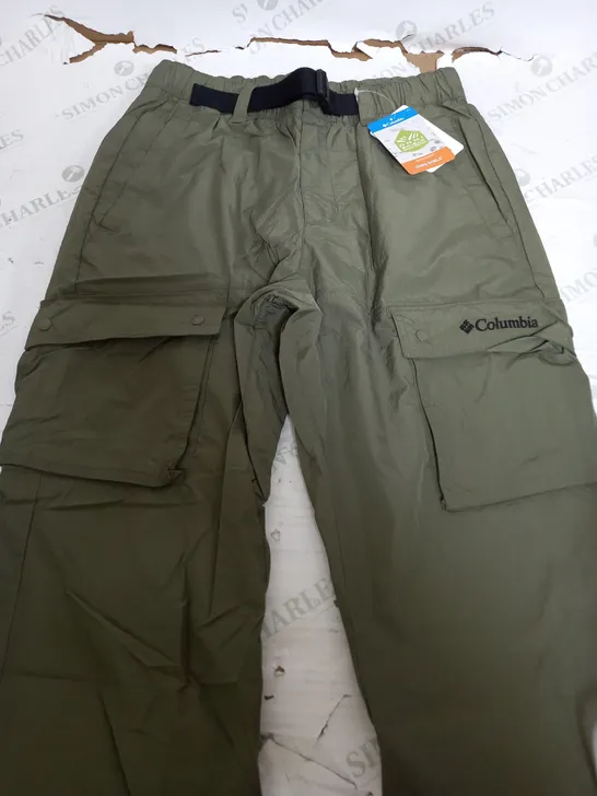 COLUMBIA OMNI SHIELD KHAKI CARGO PANTS - MEDIUM