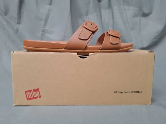 BOXED PAIR OF FITFLOP GRACIE RUBBER-BUCKLE TEO-BAR LEATHER SLIDES IN TAN UK SIZE 6.5