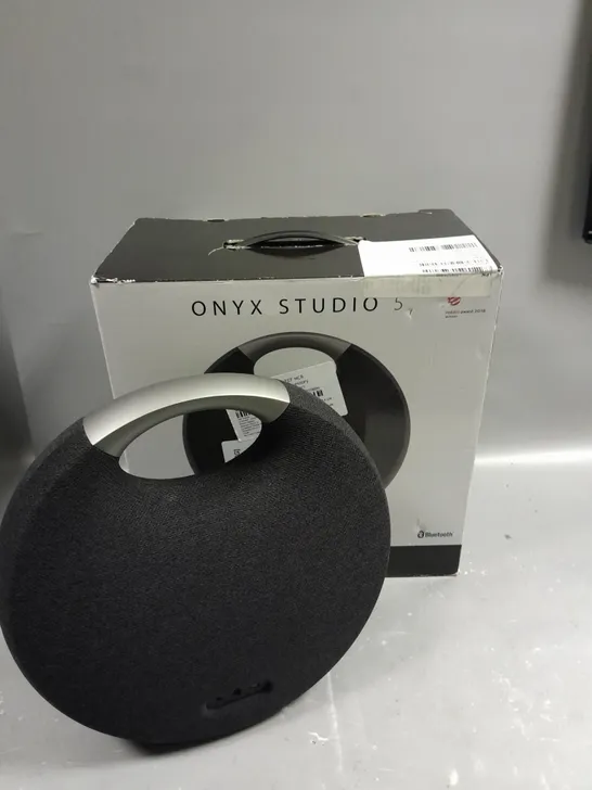 BOXED HARMAN/KARDON ONYX STUDIO 5 BLUETOOTH SPEAKER 