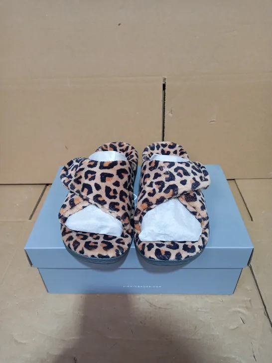 VIONIC INDULGE RELAX LEOPARD SLIPPERS UK SIZE 4