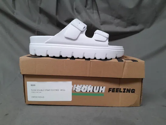 BOXED PAIR OF SCHUH OPEN TOE SANDALS IN WHITE UK SIZE 6