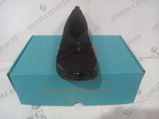 BOXED PAIR OF BZEES SHOES IN BLACK SIZE 6