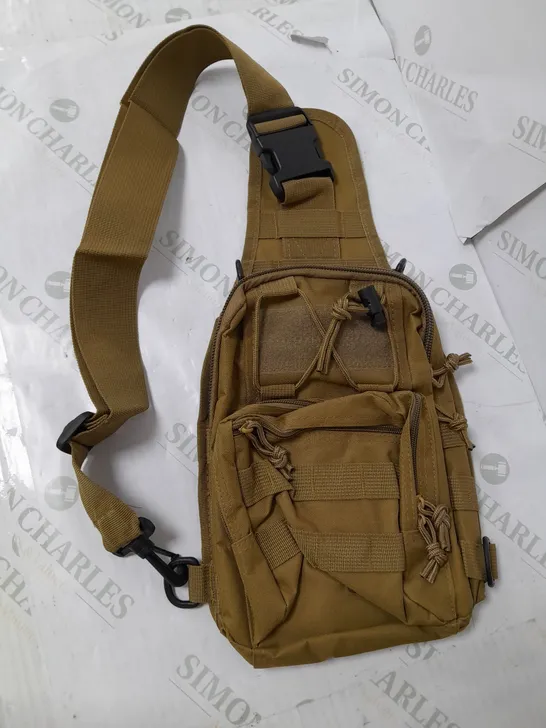 HIKING BOTTLE BAG IN OLIVE GREEN