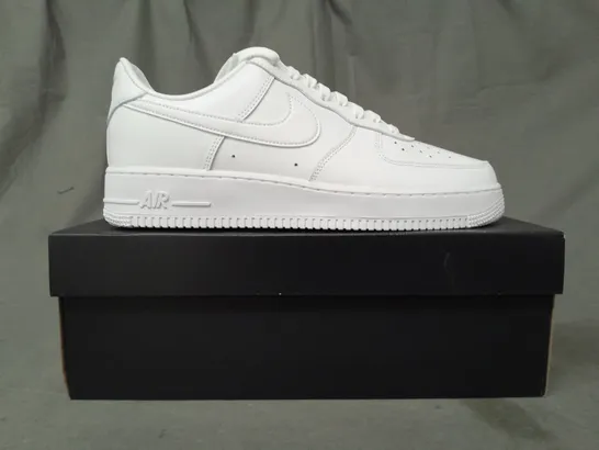 BOXED PAIR OF NIKE AIR FORCE 1 '07 FRESH SHOES IN WHITE UK SIZE 9.5