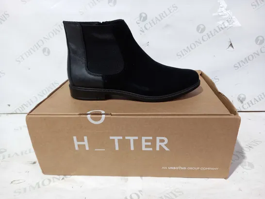 BOXED PAIR OF HOTTER TENBY SIDE ZIP ANKLE BOOTS IN BLACK UK SIZE 6