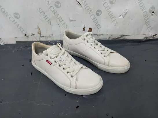 LEVI WHITE TRAINERS SIZE UK 7 1/2 