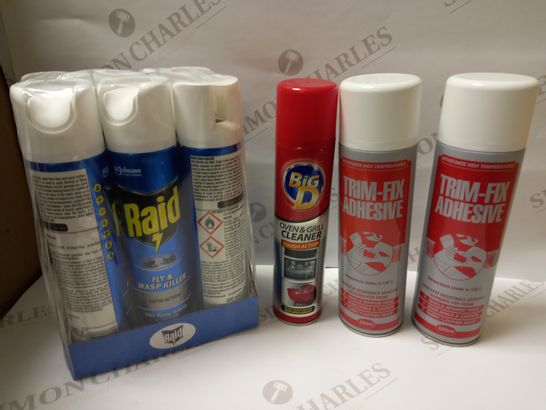 BOX OF APPROX 15 ASSORTED AEROSOLS TO INCLUDE RAID FLY&WASP KILLER, BIG D OVEN AND GRILL CLEANER, TRIM-FIX ADHESIVE