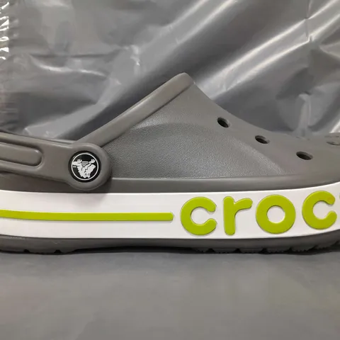 PAIR OF CROCS BAYABAND CLOGS IN GREY UK SIZE M9/W10