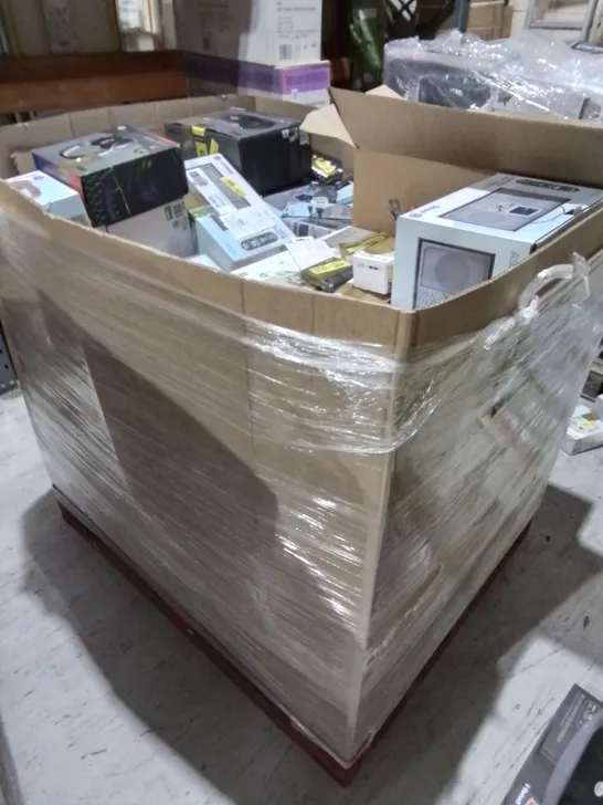 PALLET CONTAINING A LARGE QUANTITY OF ASSORTED TECH ITEMS TO INCLUDE GAMING KITS, PARTY SPEAKER SYSTEM AND VARIOUS HEADPHONES